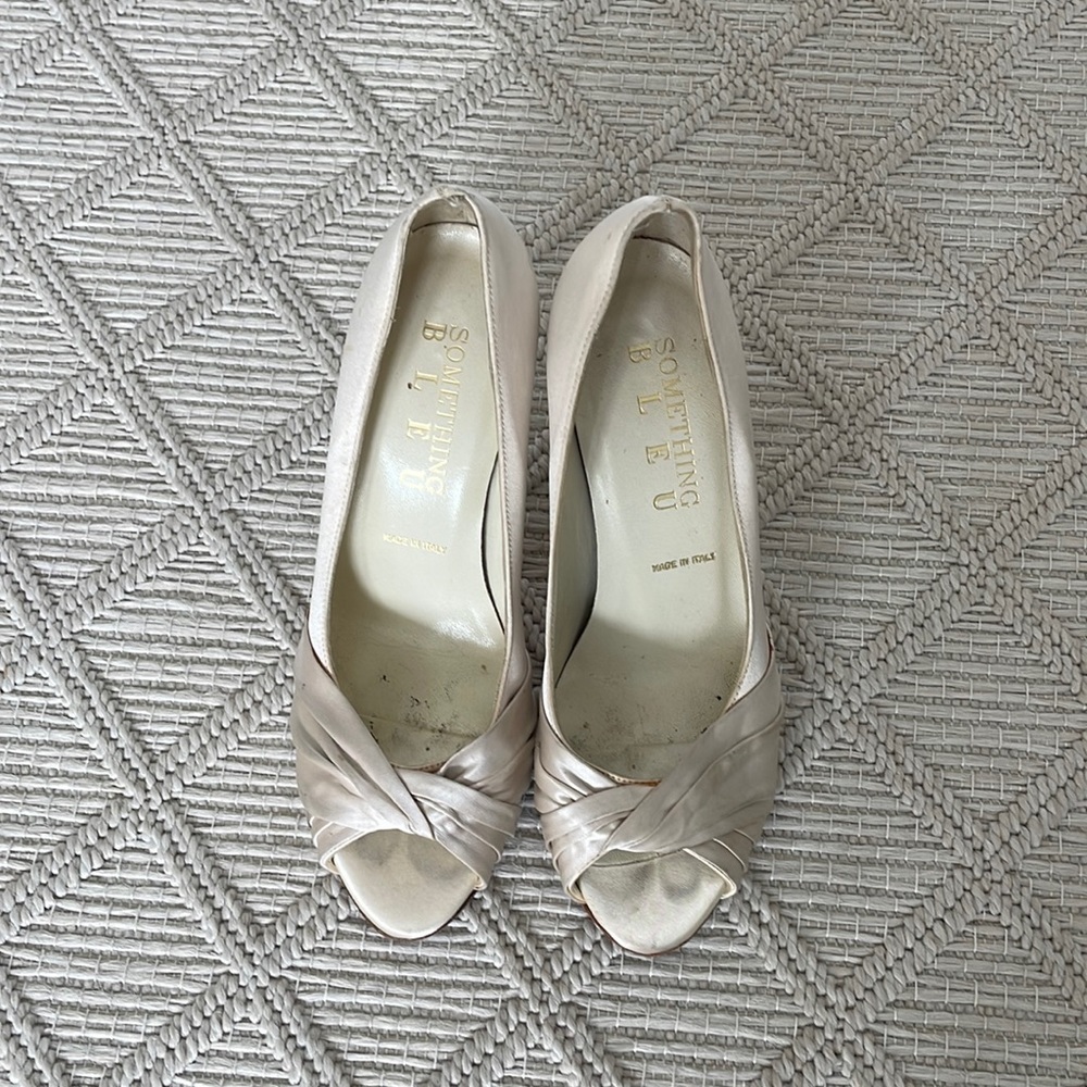 Gorgeous silk shoes! Wedding perfect.